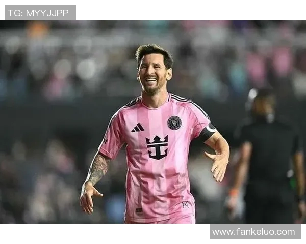 粉色头发足球球星的独特魅力与赛场表现：超越常规的运动风采